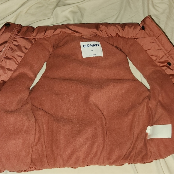 2 T old Navy puffer vest - Picture 4 of 4